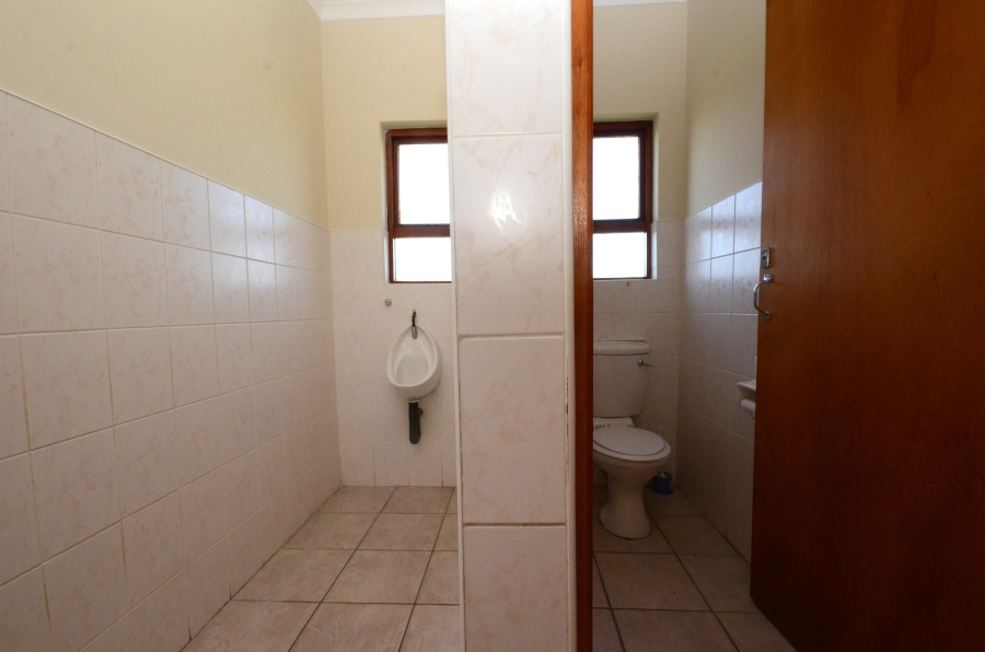 To Let Commercial Property for Rent in Beacon Bay Eastern Cape